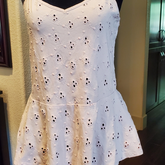 Hinge open eyelet peplum top - Picture 7 of 11